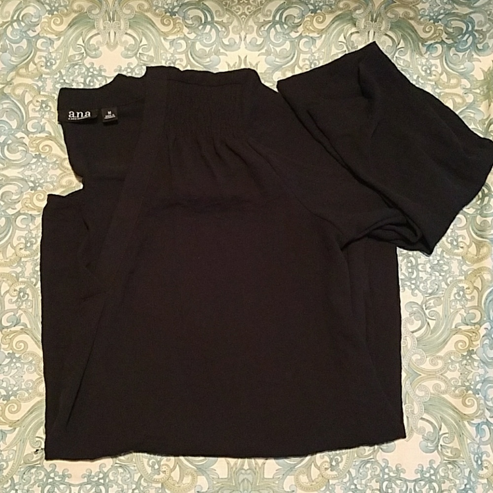 Black polyester 3/4 sleeve top